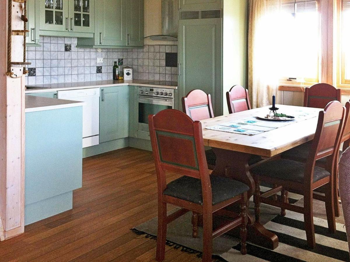 Three-Bedroom Holiday Home In Dyrvik Tuvnes Phòng bức ảnh
